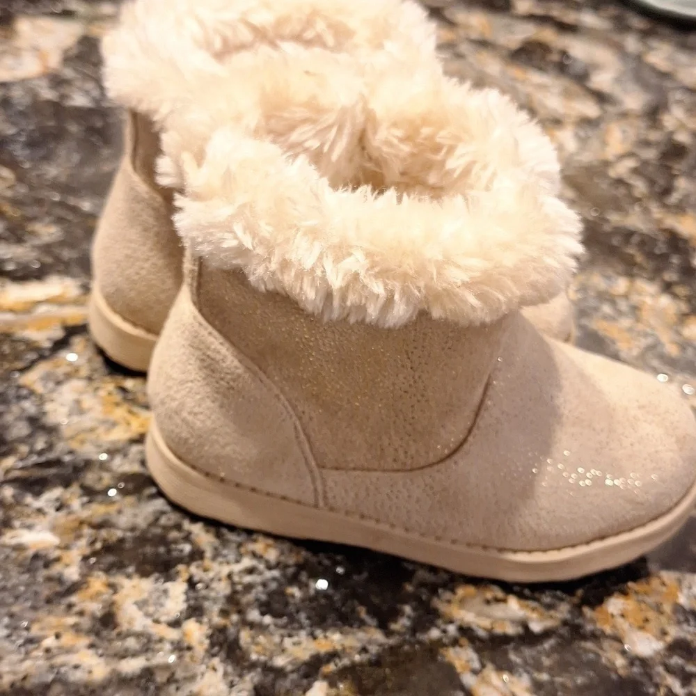 Girls Cat & Jack faux fur lined boots size 9
